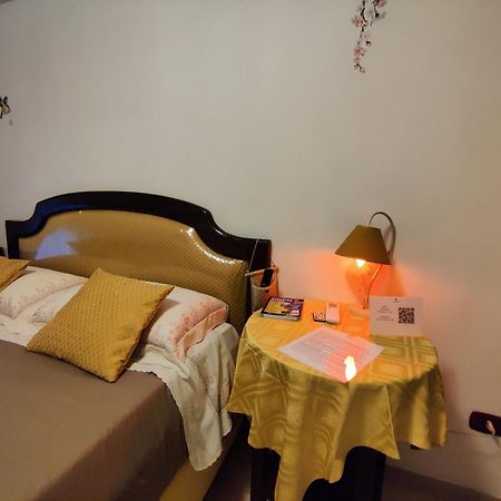 The Second Floor Hotel Наполи Екстериор снимка