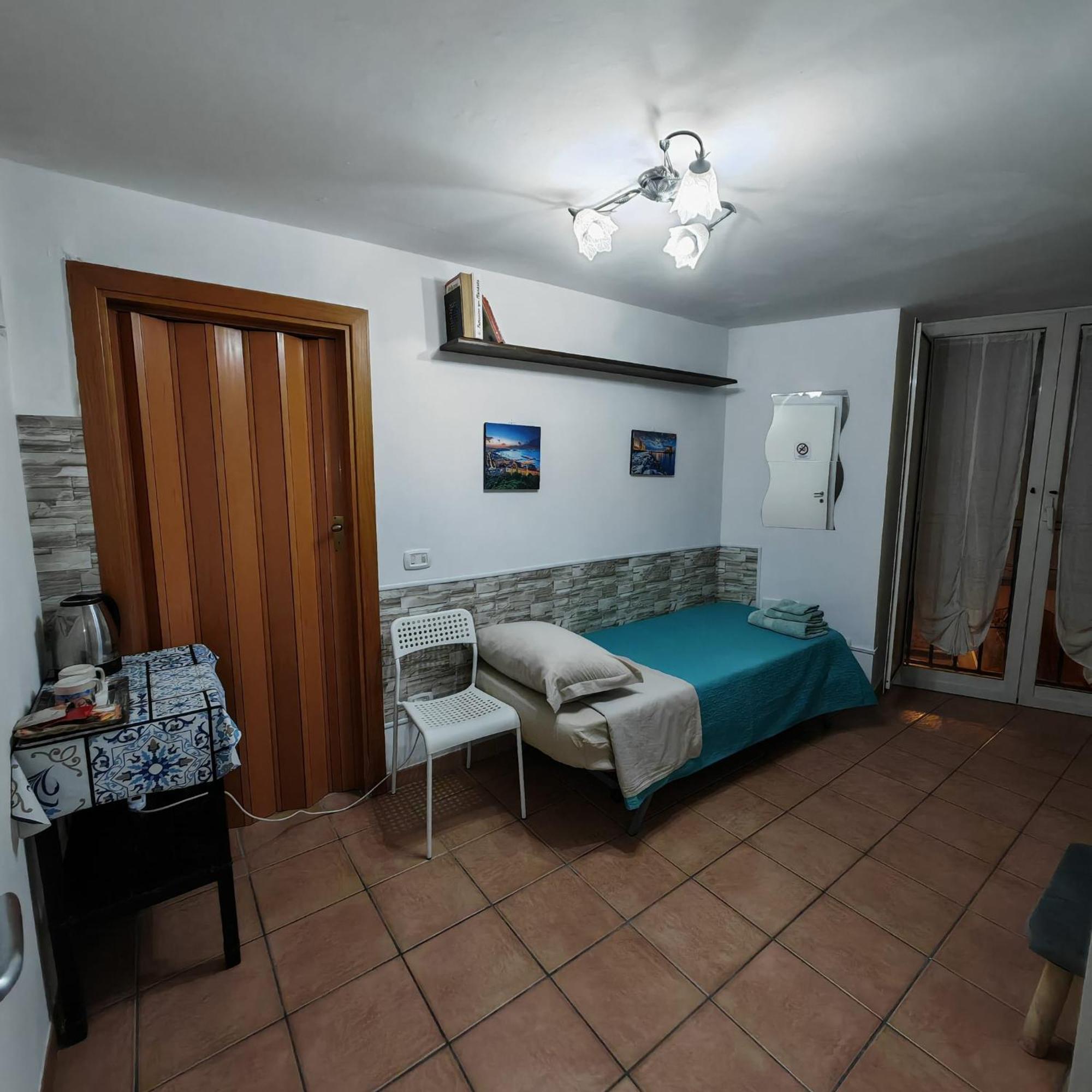 The Second Floor Hotel Наполи Екстериор снимка