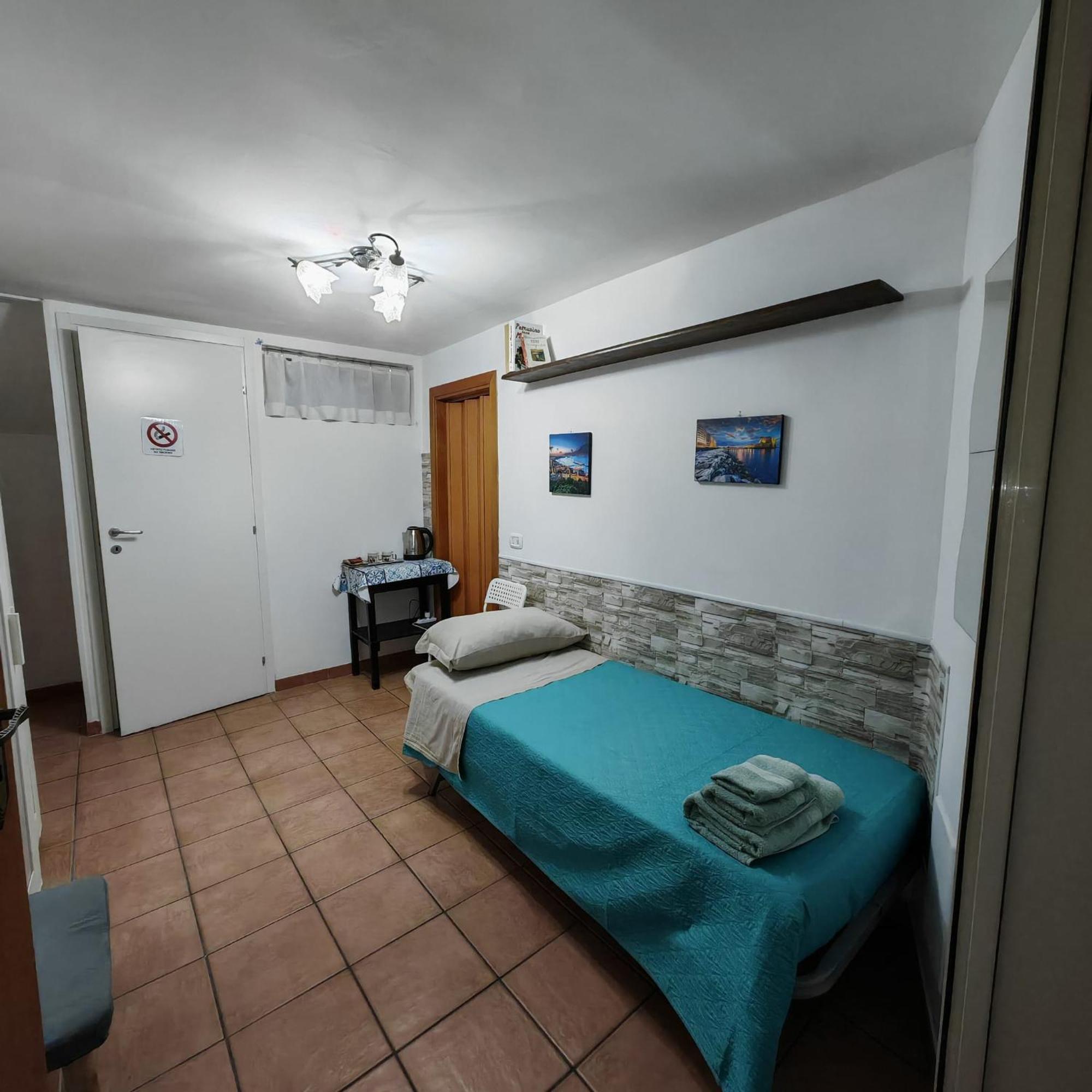 The Second Floor Hotel Наполи Екстериор снимка